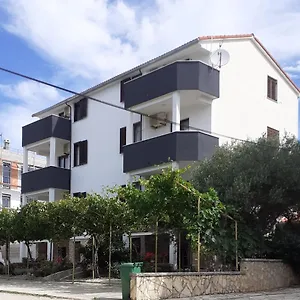 https://apartments-parac.hotelinzadar.com