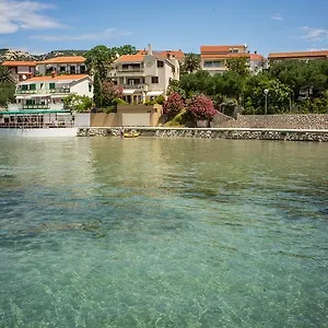 https://villa-jadrana.primorje-gorskikotar.com