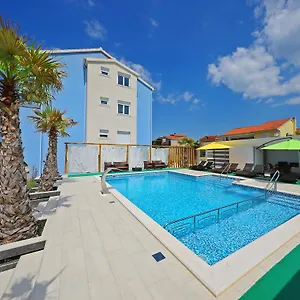 https://villa-nika-bibinje.hotelinzadar.com